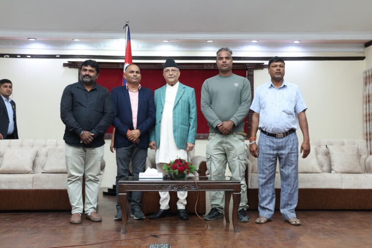 बालेनविरुद्ध कवाड व्यवसायीहरुले गुहारे प्रधानमन्त्री ओली