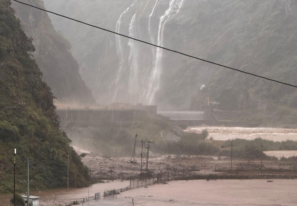 पहिरोले माथिल्लो तामाकोशी जलविद्युत् आयोजनाको बाँध क्षेत्रका संरचनामा क्षति