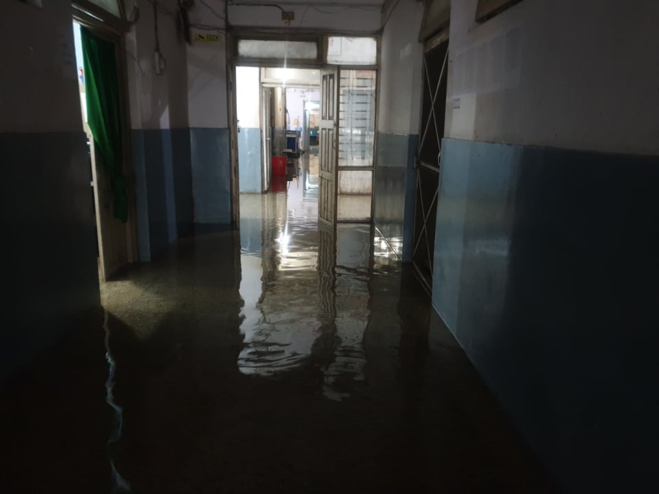 ललितपुरको किस्ट अस्पतालनमा पानी पसेपछि बिरामीलाई सुरक्षित स्थानमा सारियो