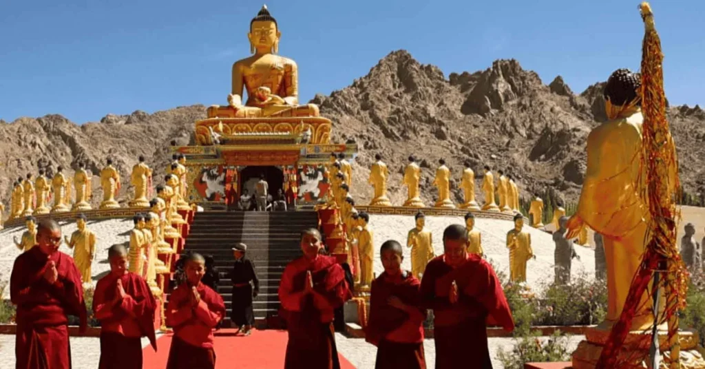 भारतको लद्दाख बौद्ध परम्परामा लोभिँदै पर्यटक, बौद्ध धर्म सम्बन्धि शिक्षामा जोड