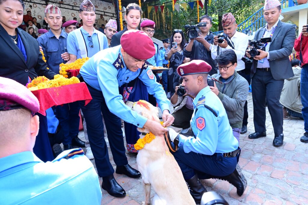 तस्बिरमा हेर्नुहोस् नेपाल प्रहरीको कुकुर तिहार