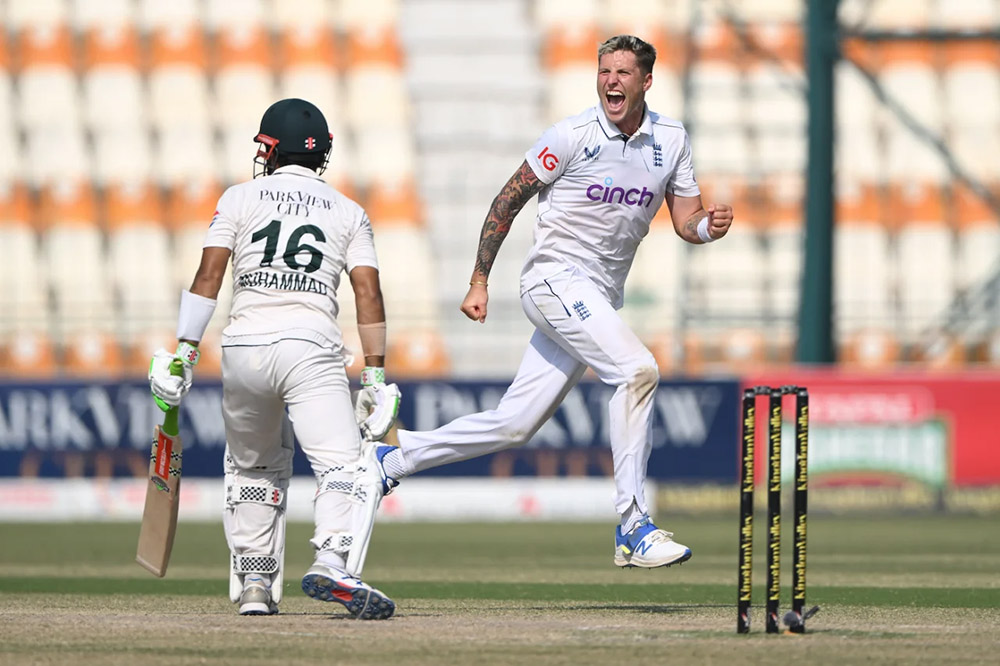 पाकिस्तानले इङ्ग्ल्याण्डलाई दियो २९७ रनको लक्ष्य