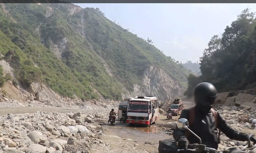 बिपी राजमार्गमा पाँच घण्टाको जाम खपेर यात्रा गर्न बाध्य