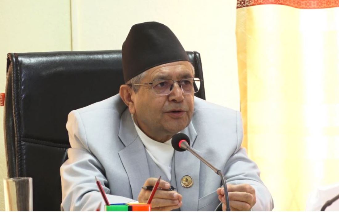 सभामुख घिमिरेले दलका प्रमुख सचेतकहरूसँग छलफल गर्दै