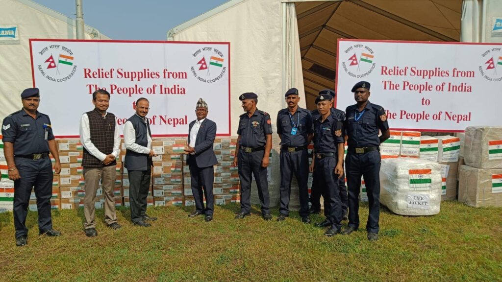 बाढी पहिरोबाट प्रभावित परिवारका लागि भारतद्वारा राहत सामग्री हस्तान्तरण