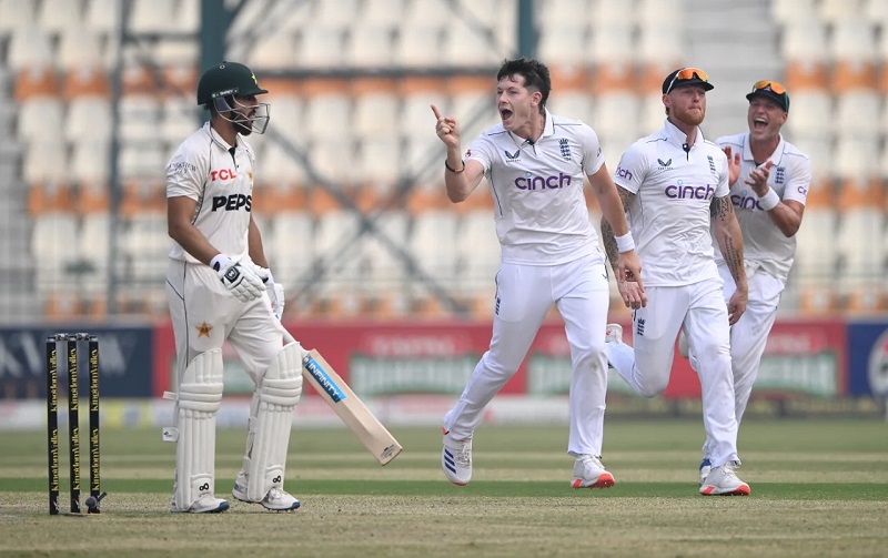 इङ्गल्यान्डसँगको दोस्रो टेस्टको पहिलो पारीमा पाकिस्तानले ३ सय ६६ रन बनायो