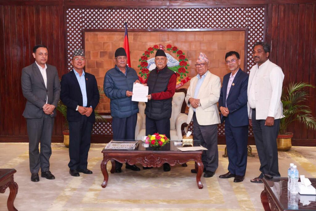 प्रचण्ड-माधवसहितले प्रधानमन्त्रीलाई बुझाएको १३ बुँदे ज्ञापन पत्रमा के छ ? (पूर्णपाठ)