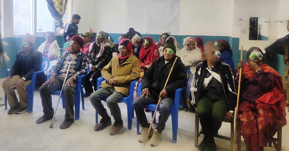 ढोरपाटनमा निःशुल्क आँखा शिविर, एक हजार बढीले लिए सेवा