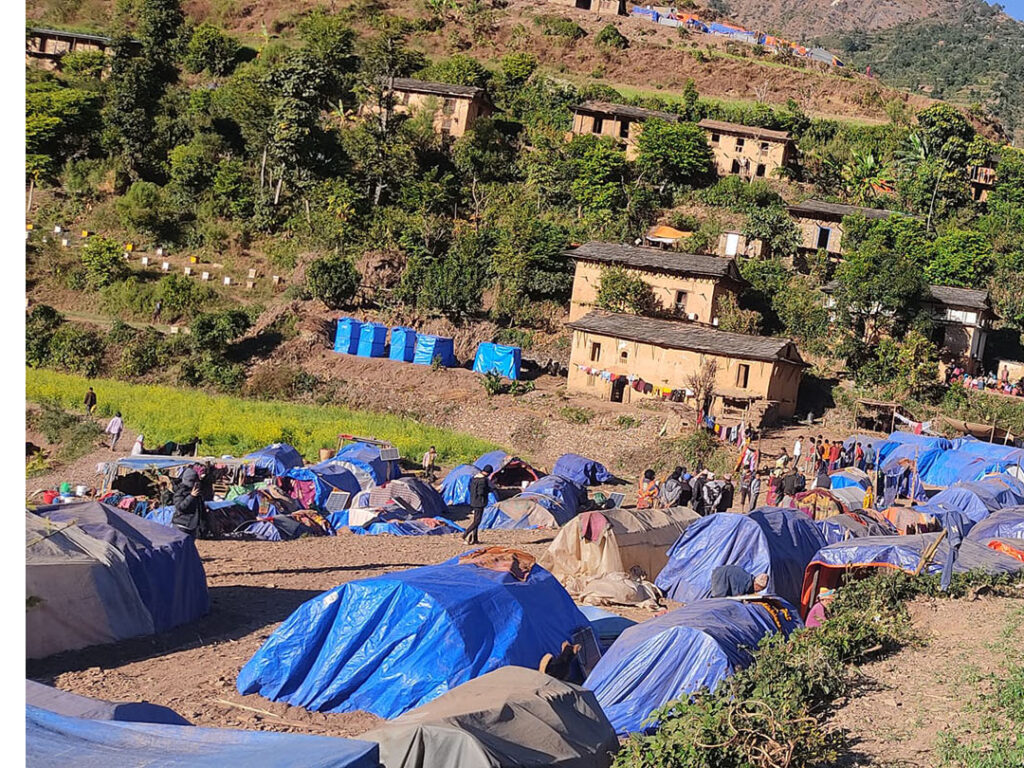 एक वर्षदेखि टहरामै छन् रुकुम पश्चिमका भूकम्पपीडित