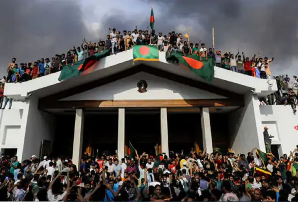 बङ्गलादेश ; आन्दोलनका क्रममा लुटिएका ६ हजार बन्दुक बरामद