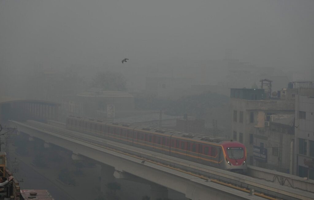 लाहोर खतरनाक वायु गुणस्तरका कारण ‘लकडाउन’