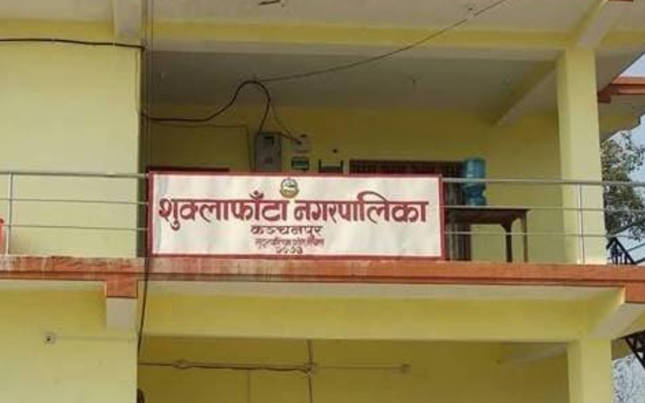 जस्तापाताले घर छाउन विपन्न परिवारलाई रकम वितरण