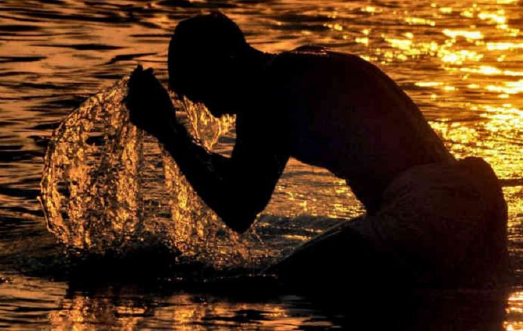 आज सोमबारे औँसी, बिहानै नबोली स्नान गरिँदै