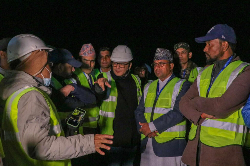 मध्यरातमा पर्यटनमन्त्री पाण्डेले गरे त्रिभुवन अन्तर्राष्ट्रिय विमानस्थलको अवलोकन