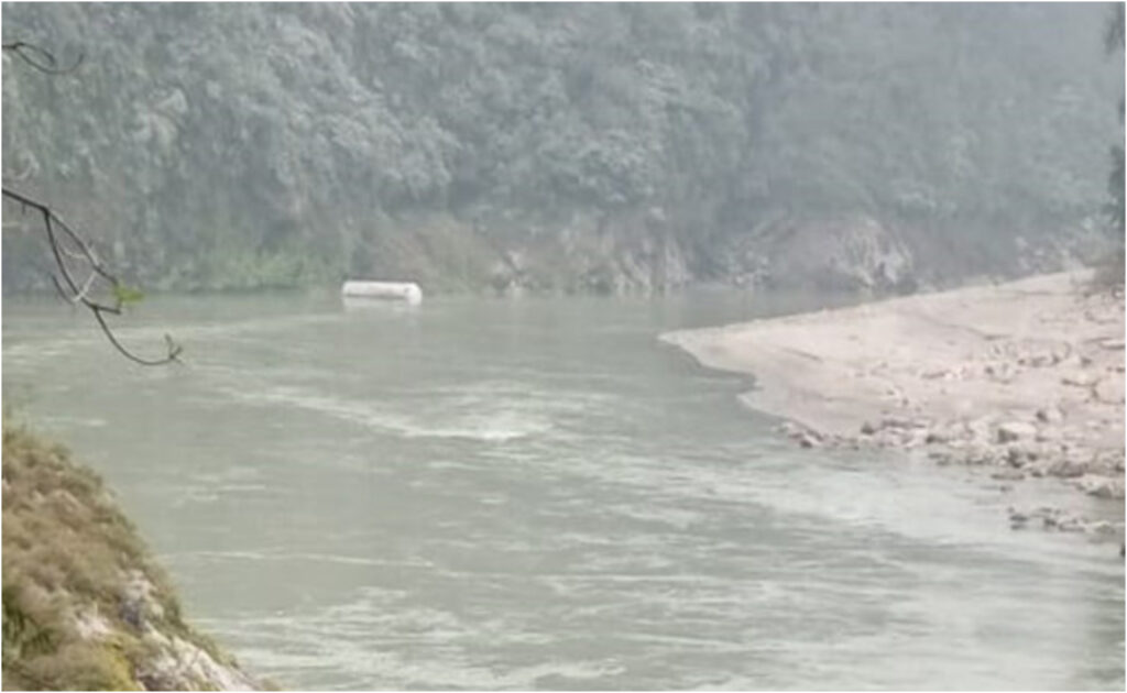 त्रिशूलीमा ग्याँस बुलेट खस्दा बेपत्ता भएका चालक फेला