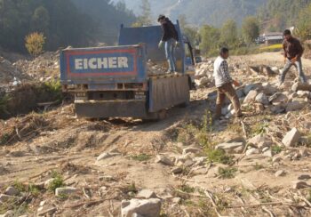बाढीको वितण्डापछि जुर्मुराउँदै बेथानचोकका किसान