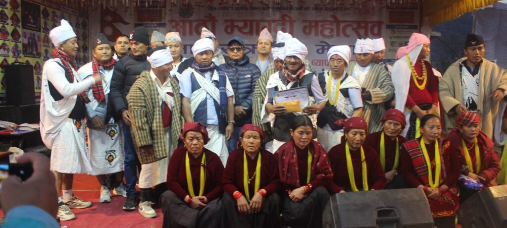 म्याग्दीः मगर समुदायको संस्कृतिको संरक्षण गर्न ‘पुख्र्यौली नाच प्रतिस्पर्धा’