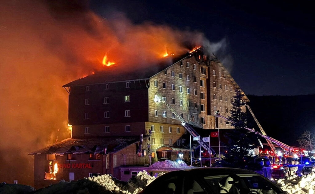 टर्कीको एक रिसोर्ट आगलागी हुँदा ७६ जनाको मृत्यु, ५० भन्दा बढी घाइते