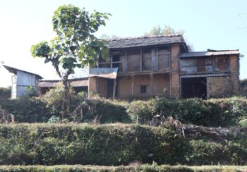 घर छन्, मान्छे छैनन्