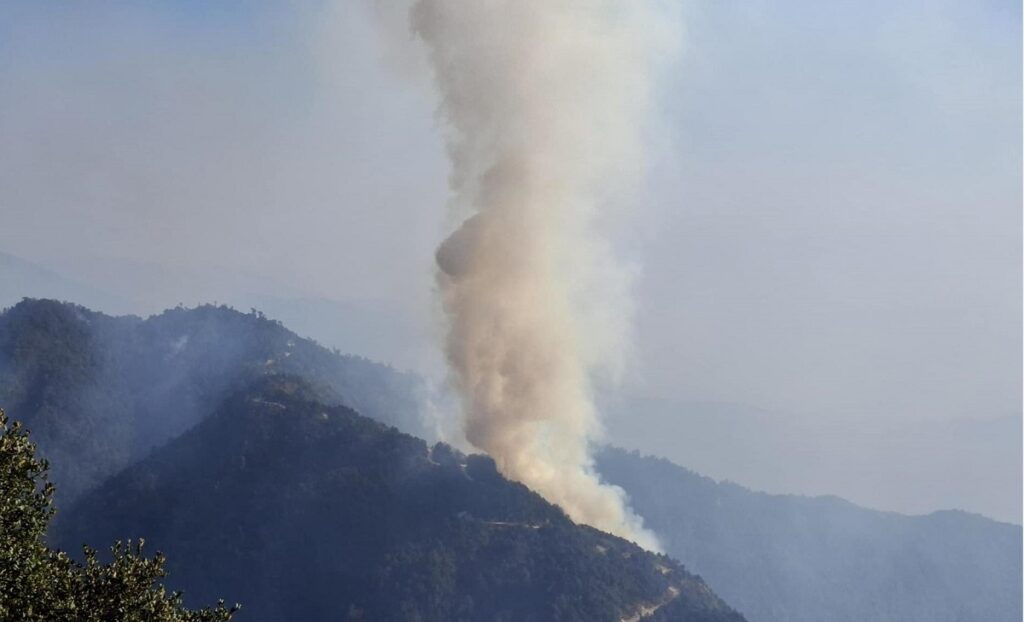 काभ्रेको महाभारत जंगलमा आगलागी, नियन्त्रण बाहिर आगो