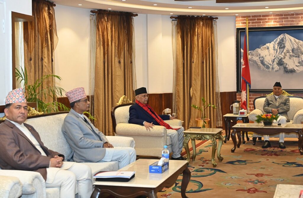 कानुनमन्त्री, मुख्यसचिव र कानुनसचिव लिएर शीतल निवासमा प्रधानमन्त्री ओली