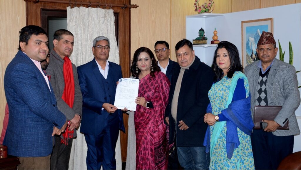 पत्रकारिता क्षेत्र लोकतन्त्रको वाहक र संरक्षकः गृहमन्त्री लेखक