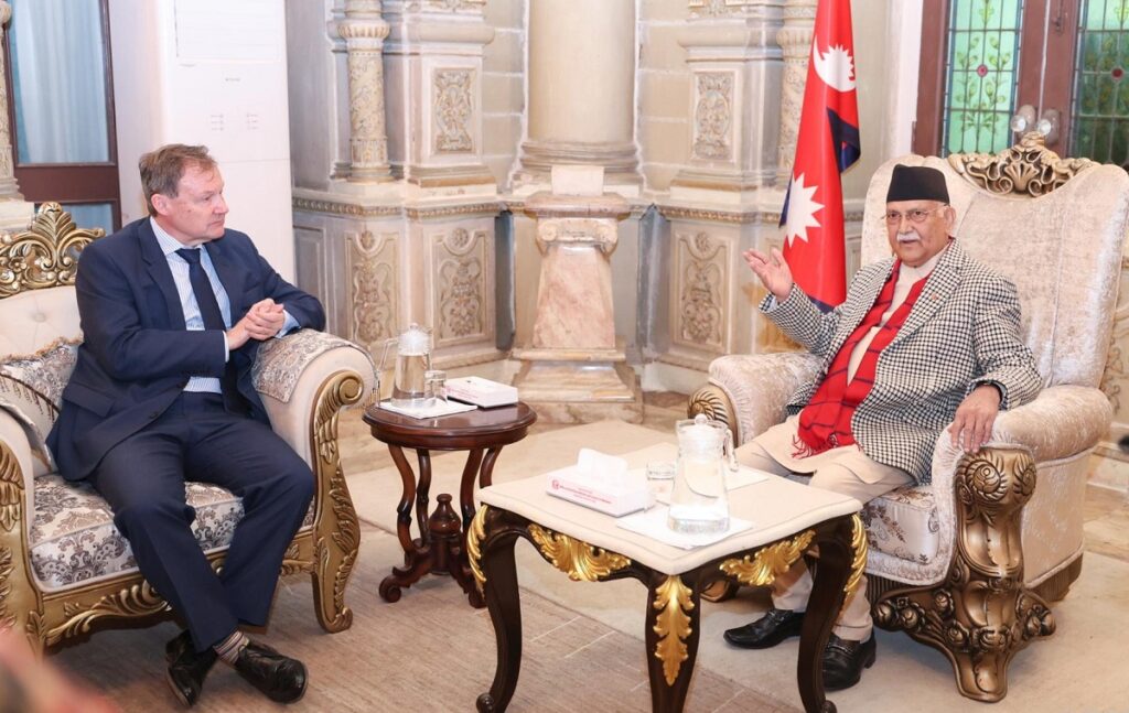 प्रधानमन्त्रीसँग बेलायती राजदूतको शिष्टाचार भेट