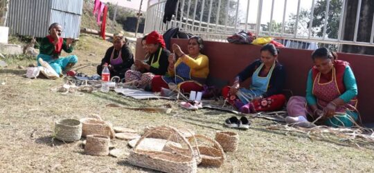 केराको थम्बाबाट सामग्री उत्पादन