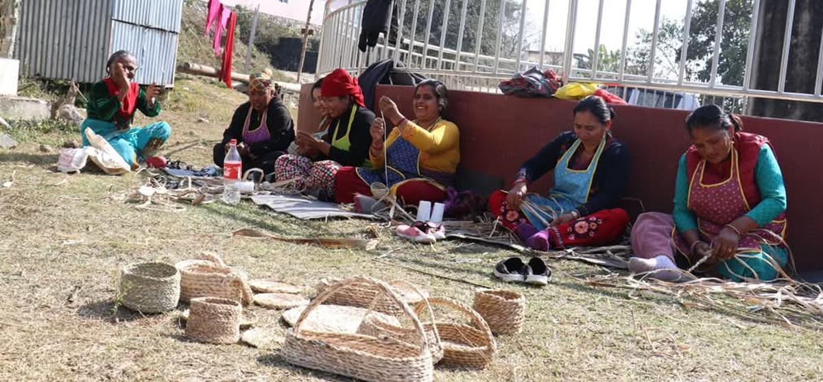 केराको थम्बाबाट सामग्री उत्पादन