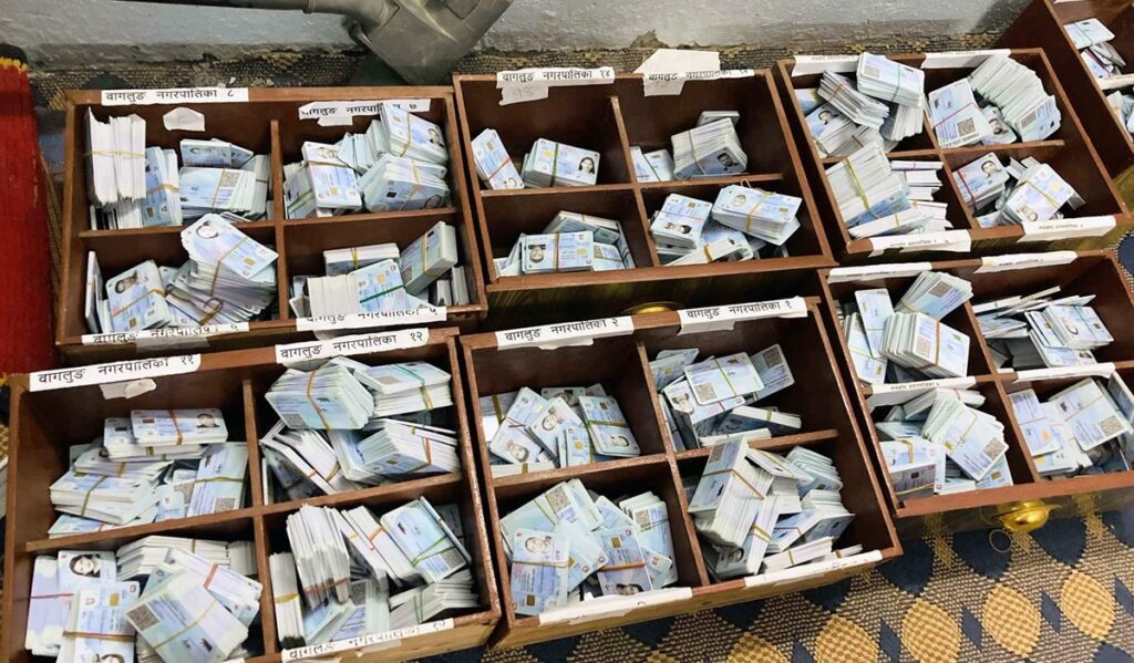 सेवाग्राही विदेशिएपछि पन्ध्र हजार परिचयपत्र थन्कियो