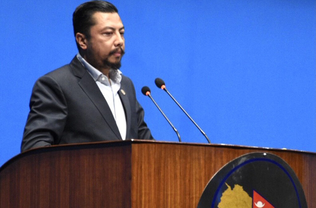 संसद्‍बाट विराजभक्तको कटाक्ष– सरकार बयलगाडाको चक्का लुकाउन खोज्दैछ