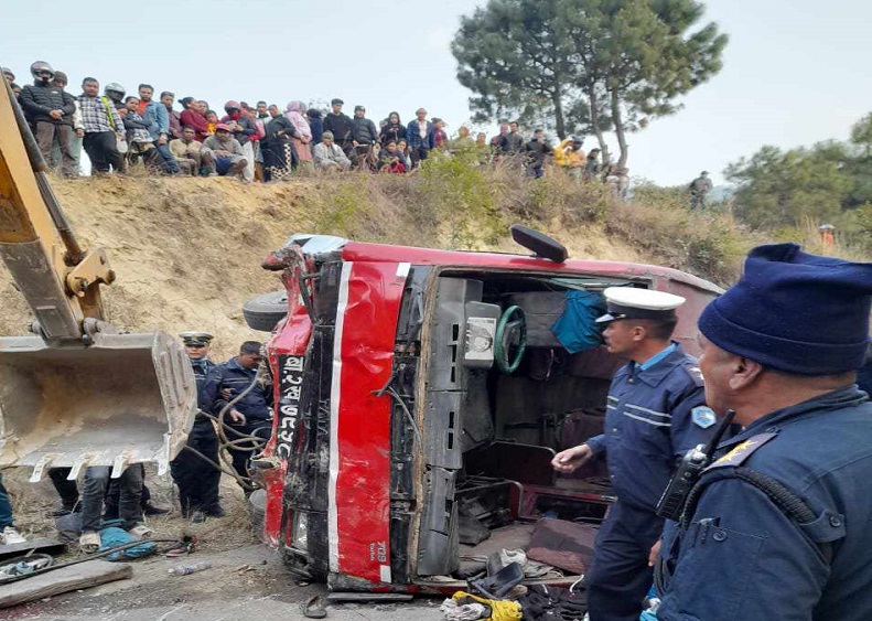 वनभोजबाट फर्कँदै गरेका विद्यार्थी चढेको बस दुर्घटनामा थप एक जनाको ज्यान गयो