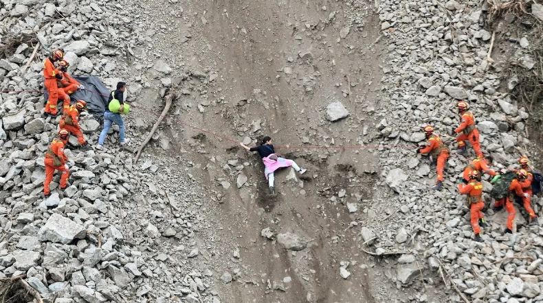 चीनको सिचुवानमा पहिरोमा परी कम्तीमा ३० वेपत्ता, करिब २०० जना विस्थापित