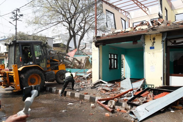 ललितपुर महानगरले लगनखेलमा चलायो डोजर