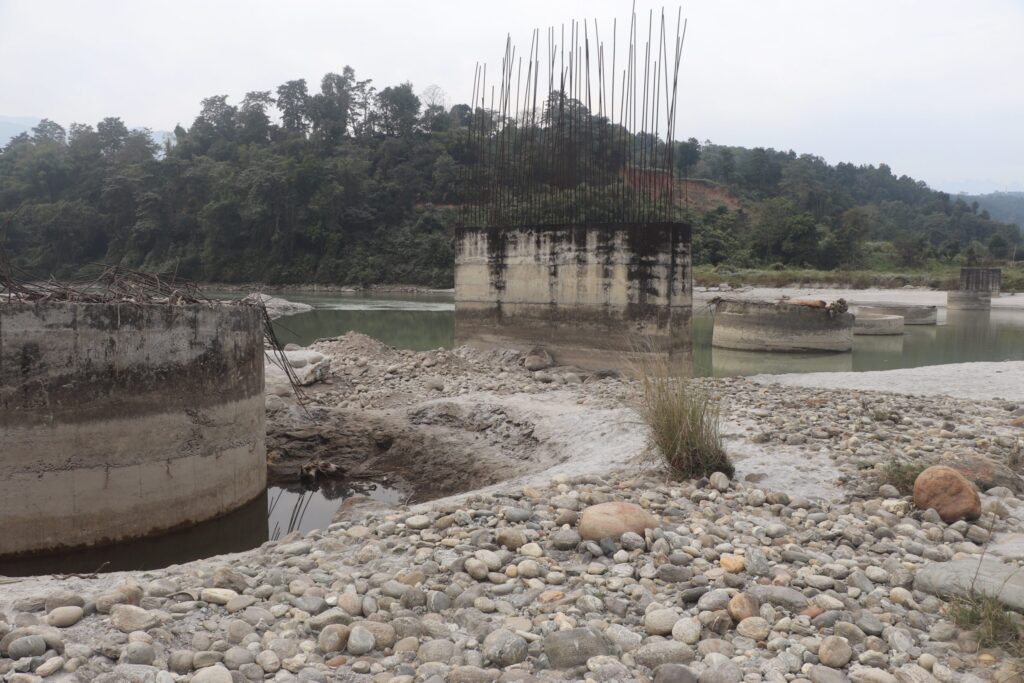 चौध वर्षमा पनि बनेन लम्सुवाघाट पुल