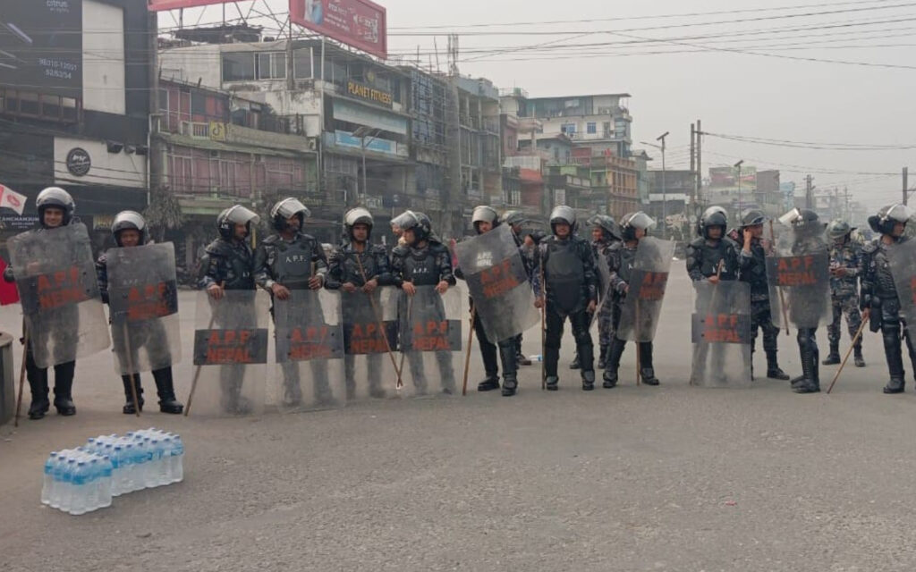 पाथीभरामा केबलकार निर्माणविरुद्ध झापामा प्रदर्शनः प्रहरीले हान्यो अश्रुग्यास, तीनजना पक्राउ