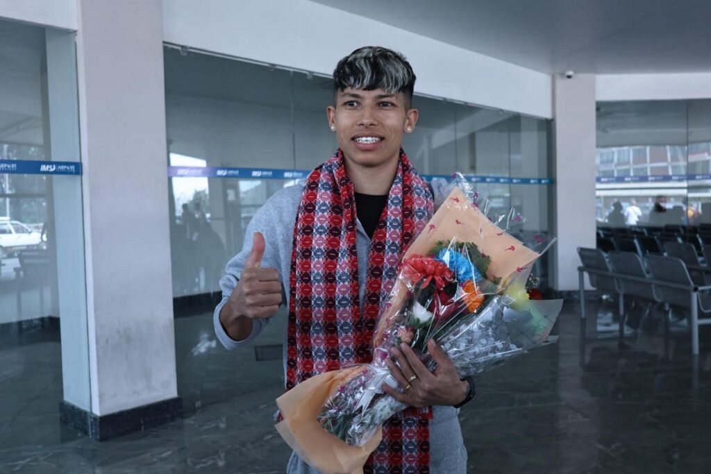 अन्तरराष्ट्रिय फुटबल खेल्न स्वदेश फर्किन साम्बा