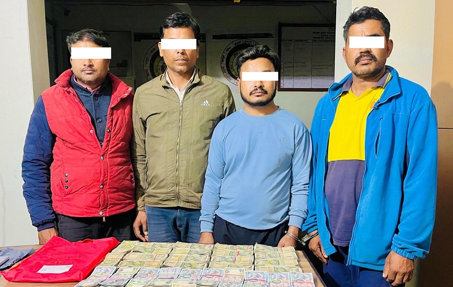 स्रोत नखुलेको २८ लाख ९० हजार रुपैयाँसहित ४ जना पक्राउ