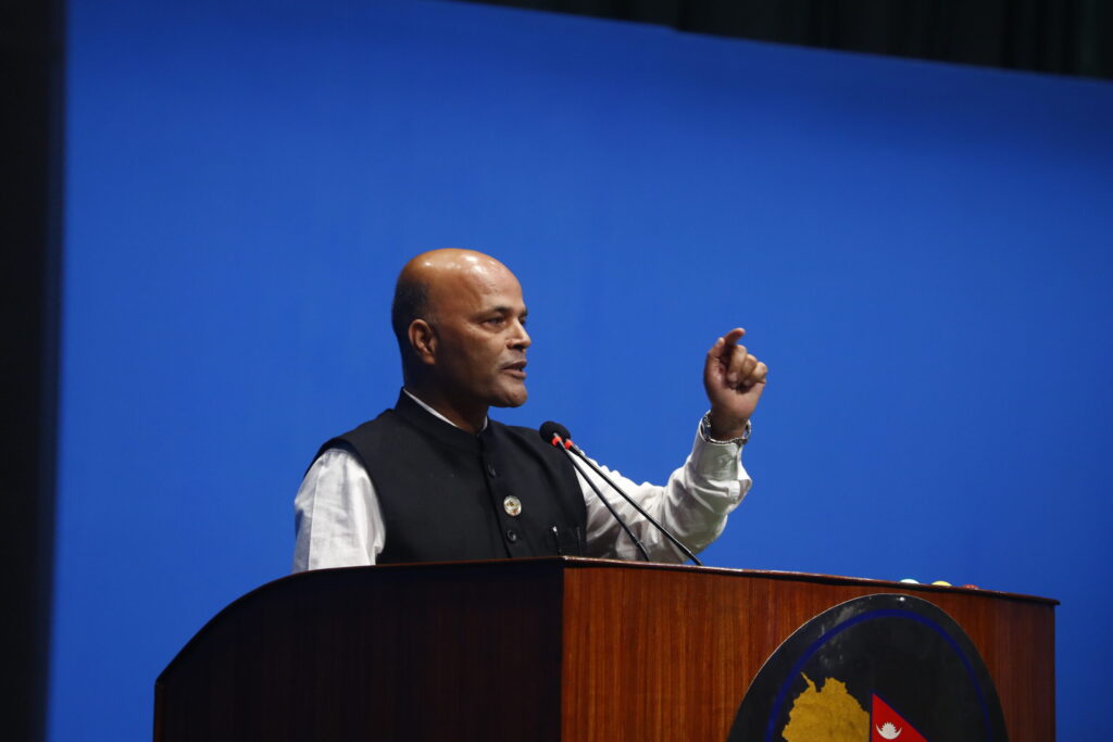 सचिव नियुक्तिमा विवाद : अमरेशले मागे स्वास्थ्यमन्त्रीको राजीनामा