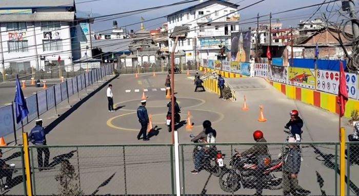 चालक अनुमतिपत्र लिन चाहिने न्यूनतम उमेर बढाउने सरकारको तयारी