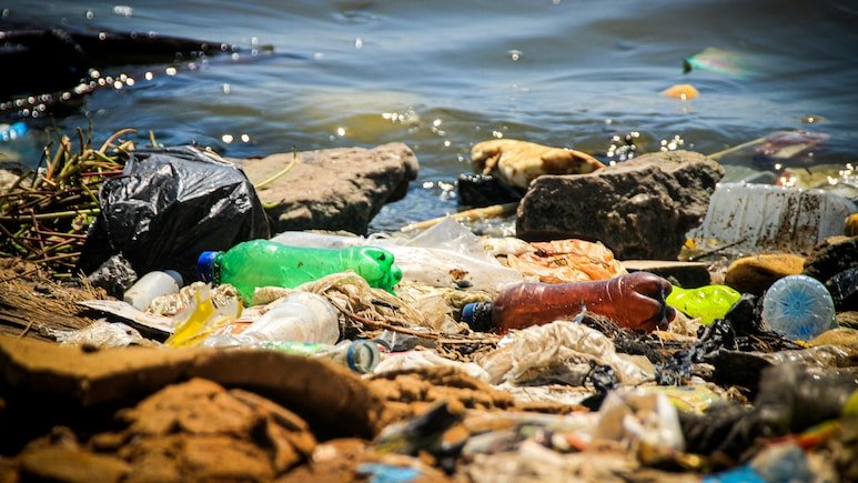 भूमध्य सागरको १६ हजार ७ सय ७० फिटसम्म फोहोर पुग्यो