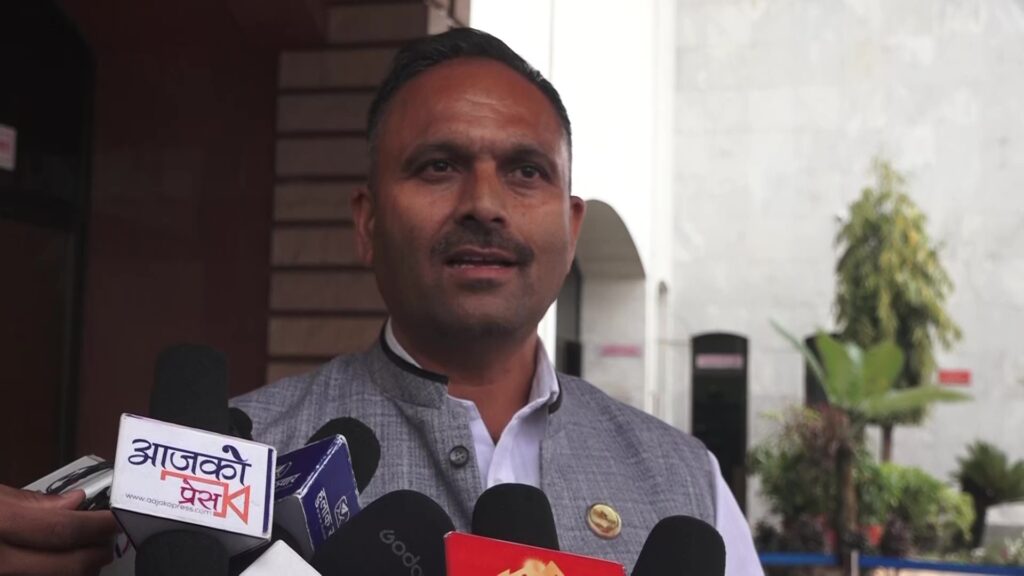 शिक्षकमाथि दमन गरेर सरकारले निरंकुश प्रवृत्ति देखायो : सांसद दाहाल