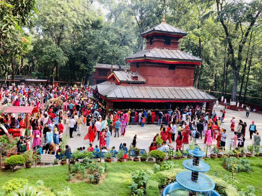 बागलुङ कालिका मन्दिरमा चैते दसैँको रौनक, धार्मिक पर्यटकको घुइँचो