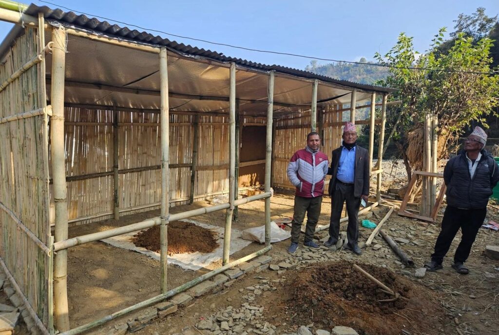 काभ्रेमा बाढीपहिरो पीडितलाई अस्थायी आवास बनाउन अनुदान वितरण सुरु