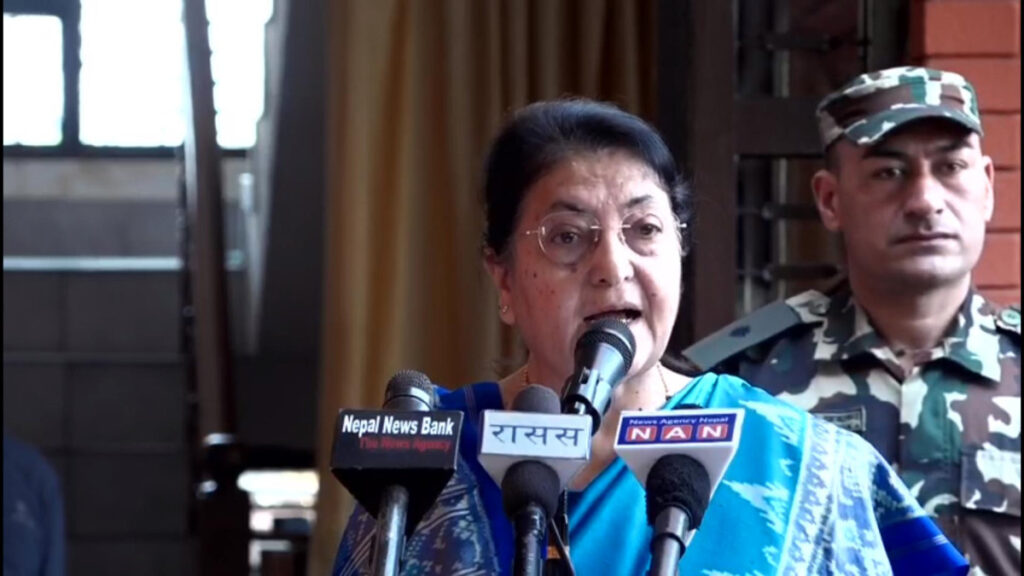 मनमोहन अधिकारीको निष्ठा, आदर्श र जीवनशैलीलाई व्यवहारमा उतार्नसके राजनीतिप्रति भरोसा बढ्छ : पूर्वराष्ट्रपति भण्डारी