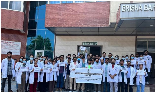 चिकित्सकको आन्दोलनका कारण सरकारी अस्पतालको ओपीडी सेवा ठप्प, बिरामी मारमा