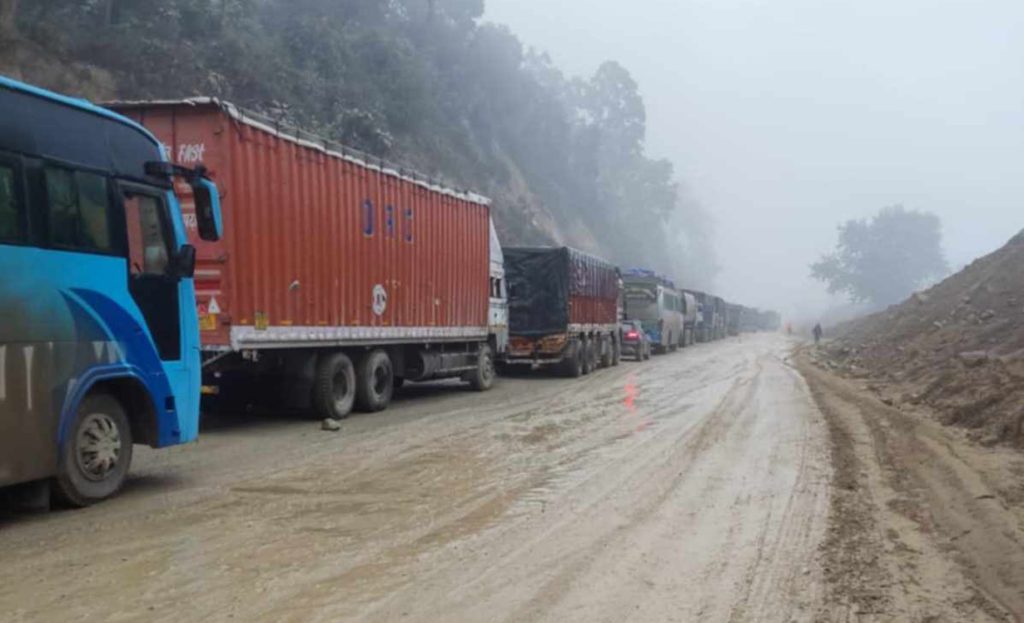 दाउन्नेमा रातभर सवारी बन्द, नारायणघाट–बुटवल सडक विस्तार तीव्र