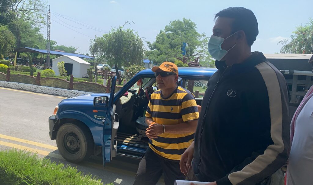 दुर्गा प्रसाईं र उनका अंगरक्षकलाई काठमाडौं ल्याइयो