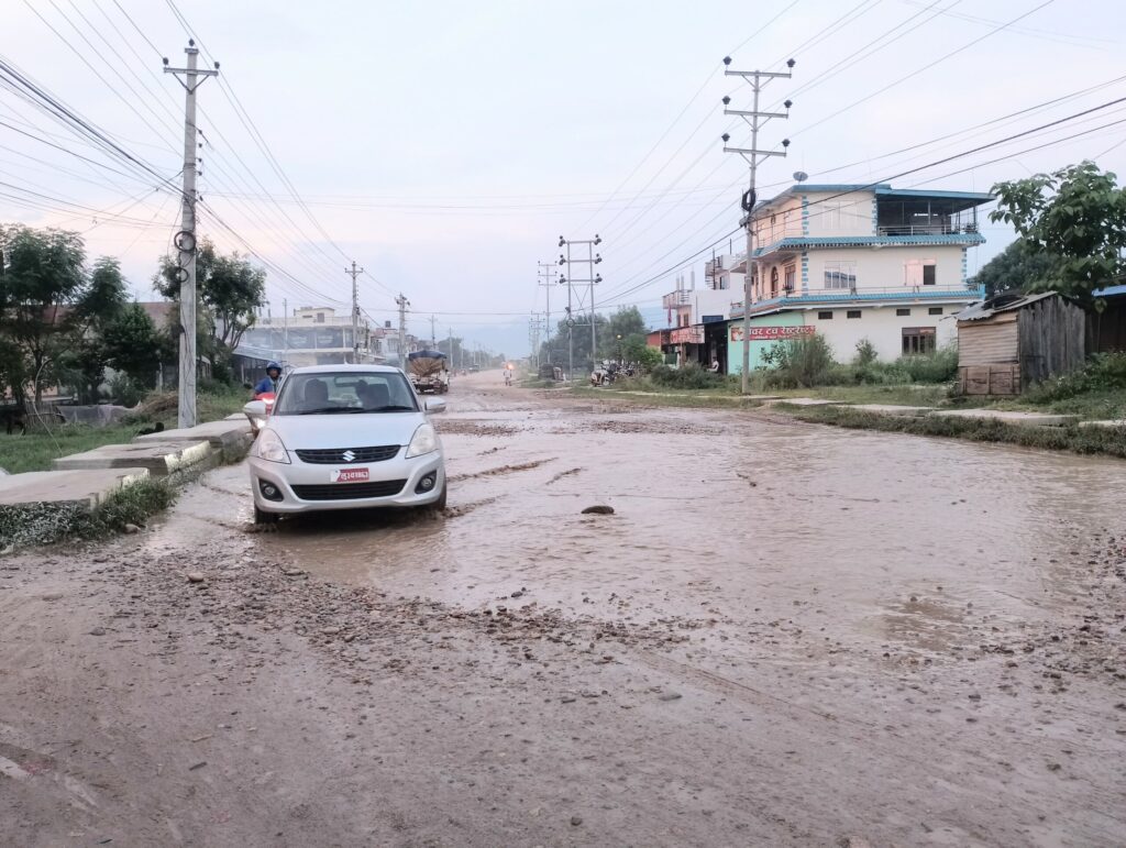तीन वर्षमा बन्नुपर्ने हुलाकी सडक पाँच वर्षमा पनि बनेन