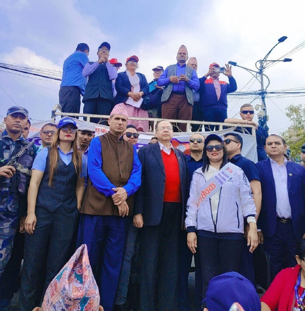 शिक्षक आन्दोलनमा पुगे झलनाथ खनाल